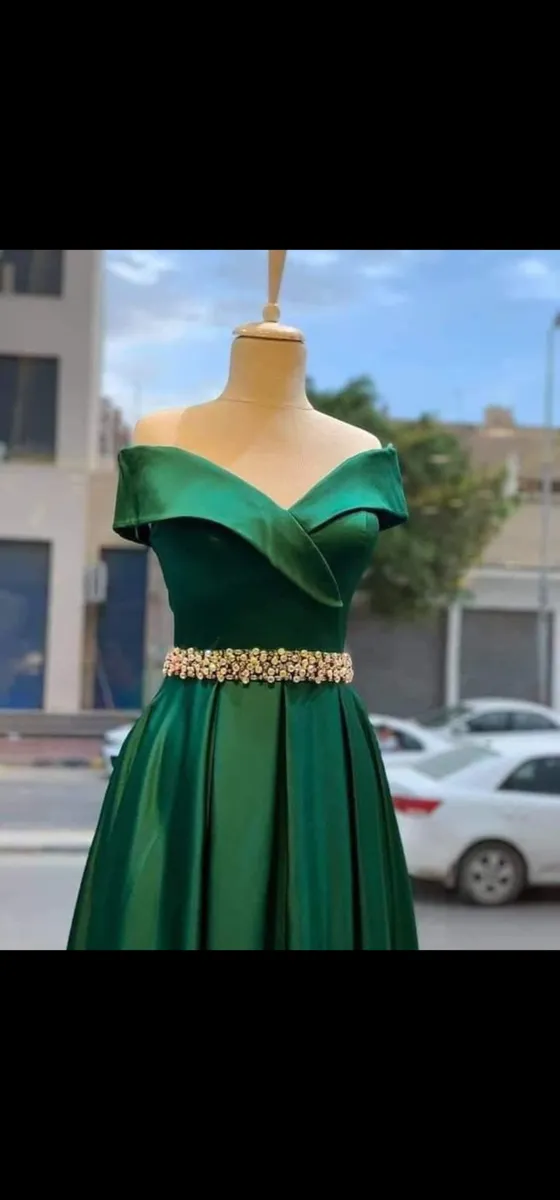 Other — فستان أخضر كبير
