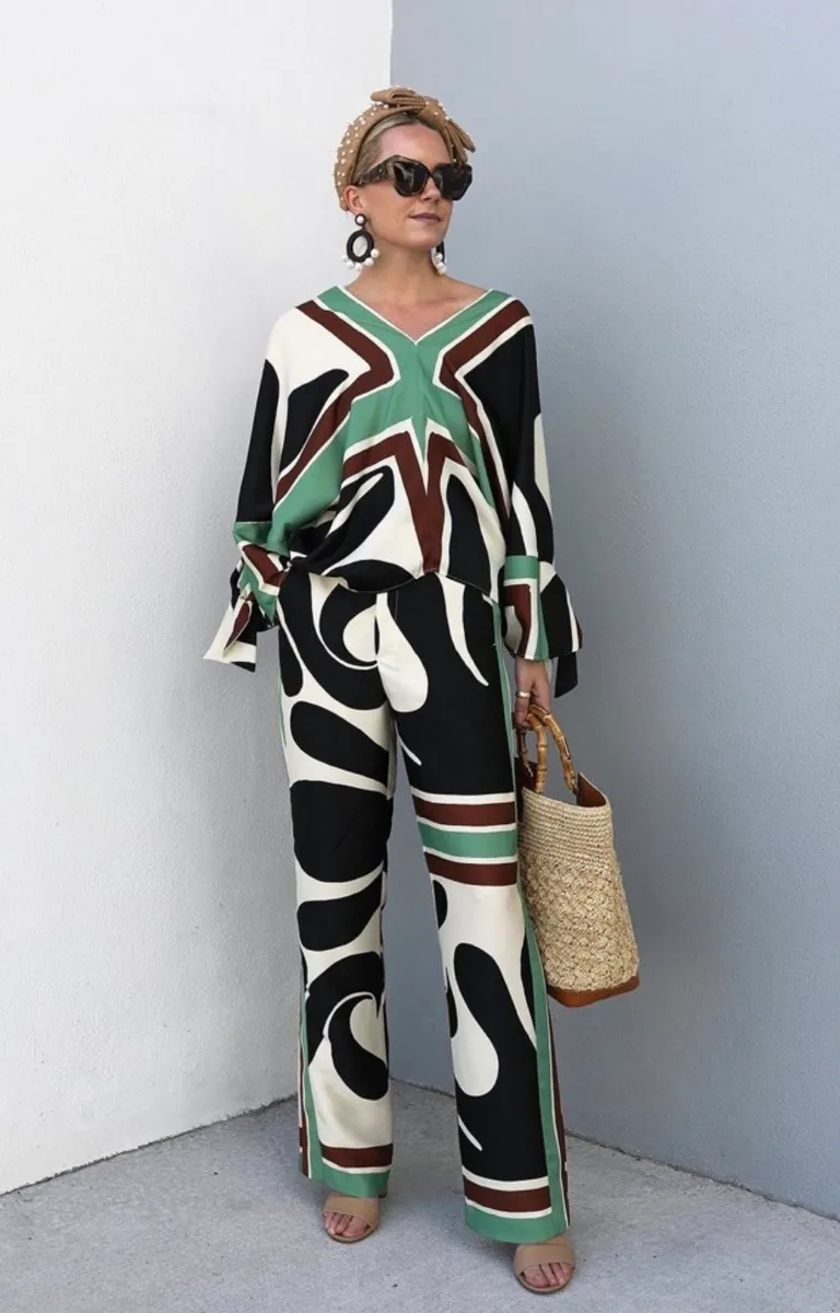 Zara — بدلة زارا مقاس s جديدة السعر 400