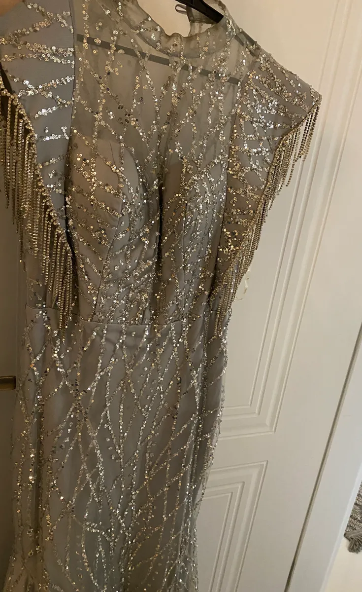 Custom Made — فستان رصاصي مقاس 40