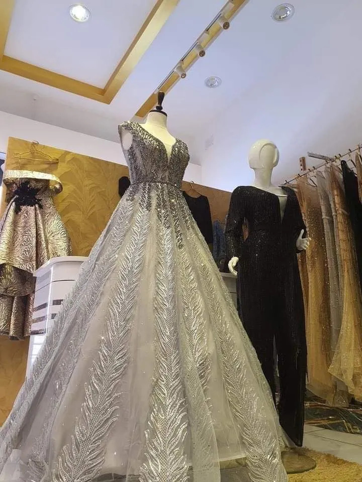 Custom Made — فستان فضي مقاس 44