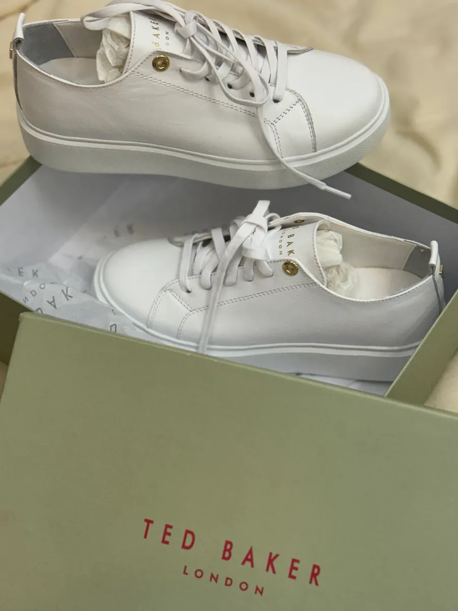 Ted Baker — سبيدرو تيد بيكر ابيض مقاس 37 يلبس38