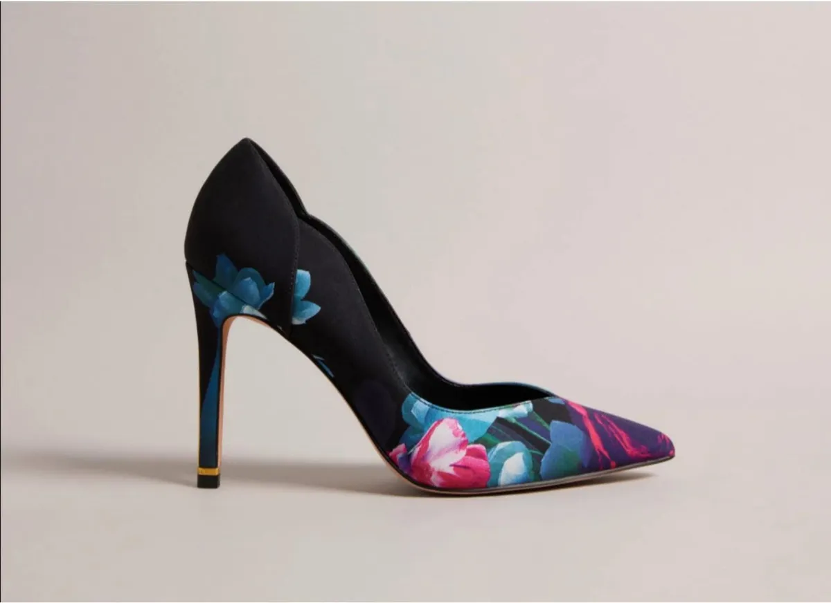 Ted Baker — كندرة تد بيكر مقاس38